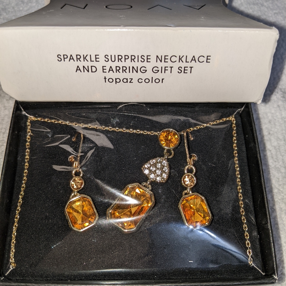 Avon Sparkle Surprise necklace and earrings set